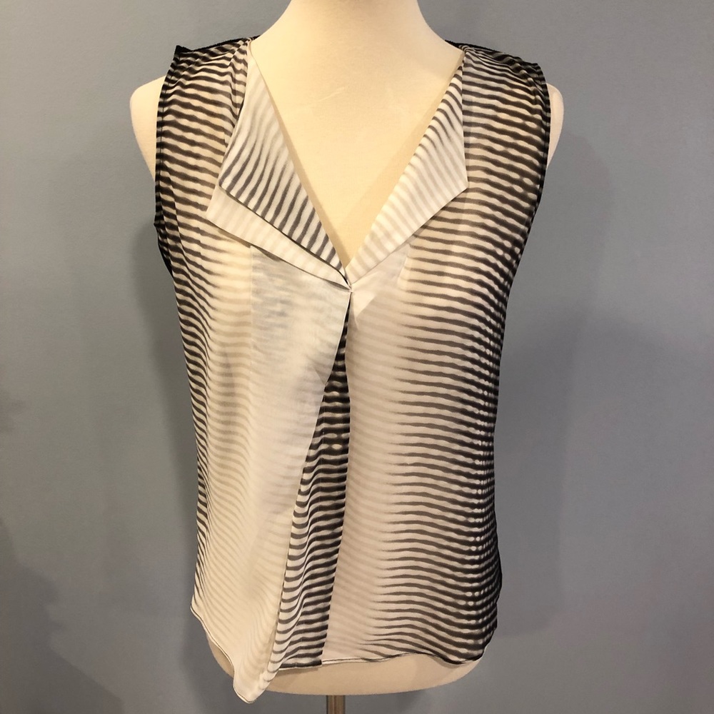 T Tahari black and white top